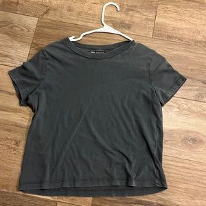 Woman’s dark grey tee